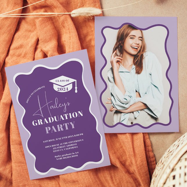 Invitation Diplôme photo avec cadre ondulé violet rétro (Purple retro wavy frame photo graduation invitation)