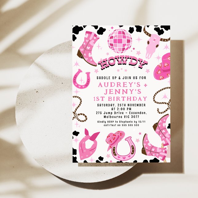 Invitation Disco moderne Hot Pink Twins Cowgirls 1er annivers (Pink Disco Twin Cowgirls 1st birthday Invitation, Disco Ball Western Howdy Twin Girls Cowgirl Party)