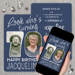 Invitation do-it-yourself couleurs ・ Regardez qui est 70 Anni<br><div class="desc">Regardez qui a 70 ans ! Famille Invitation et amis à une élégante fête du 70e anniversaire pour lui ou elle avec 2 invitations personnalisées de fête photo. Les images et le libellé de ce modèle sont simples à personnaliser. Les couleurs bleu marine et blanc pour les contours arrière -...</div>