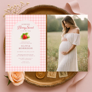 Invitation Douce Fête de Bébé aux Fraises à Carreaux Photo
