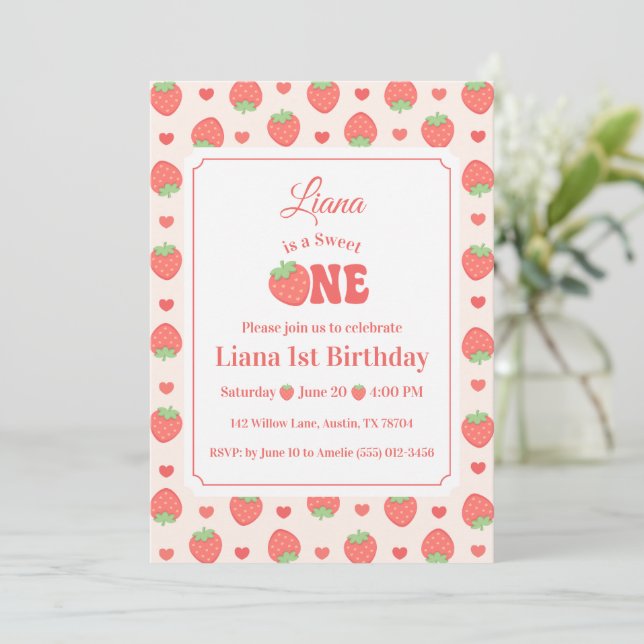 Invitation Douce Fille aux Fraises Fête du 1er Anniversaire (Debout devant)