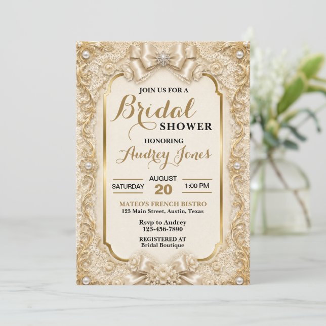 Invitation Douche de mariage bohème neutre en dentelle blanch (Debout devant)