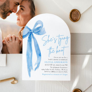 Invitation Dusty Blue Bow She's Tying the Knot Fête des marié