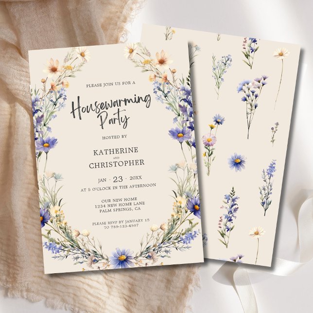 Invitation Dusty Blue Fleurs sauvages Custom House Party (Dusty Blue Wildflowers Custom Housewarming Party Invitation with Couple's Names and Party Details.)
