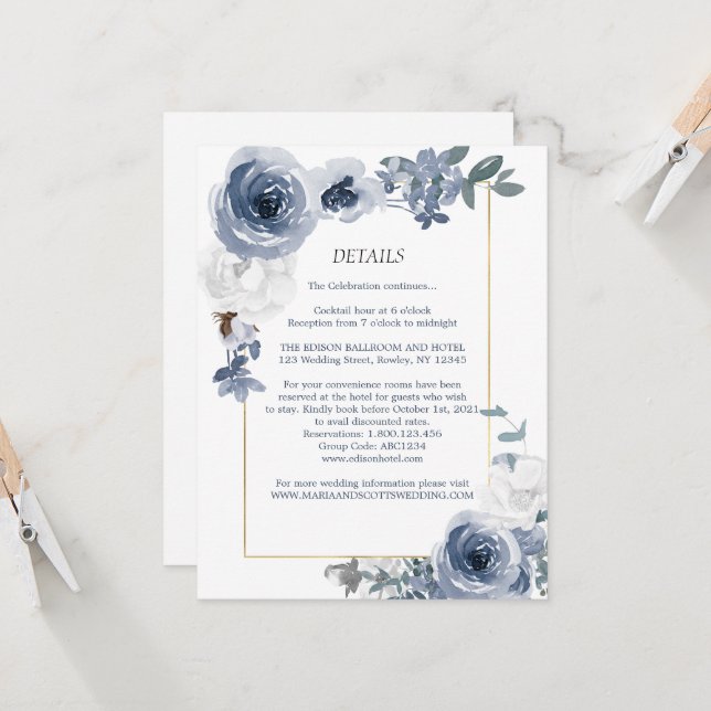 Invitation Dusty Blue White Floral Gold Détails du Mariage (Devant/Arrière en situation)