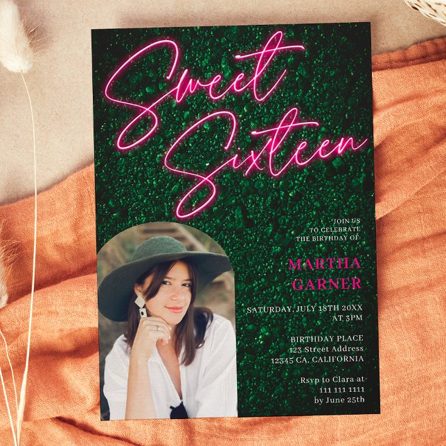 Invitation Écriture rose néon arche photo verte Sweet 16 (Créateur téléchargé)