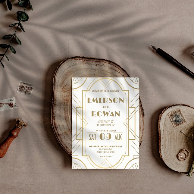 Invitation Éditable Art déco Blanc & Or Gatsby les Années fol (Elegant White & Gold Gatsby Style Art Deco Geometric Editable Wedding Invitation)