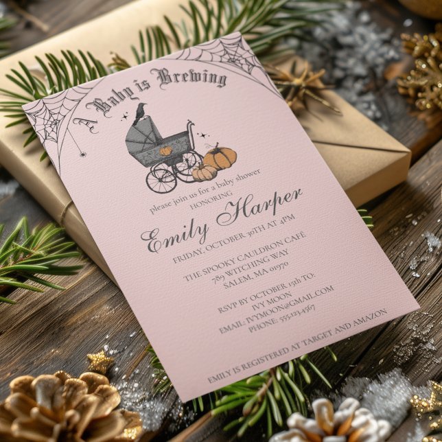 Invitation Éffrayant Baby est en train de brasser Baby shower (Halloween Baby Shower A Baby Is Brewing Invite. Hand Drawn Victorian Baby Carriage, Pumpkins, Webs.)