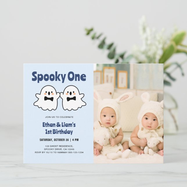 Invitation Éffrayant One Cute Twin Boys 1er Birthday Photo (Debout devant)