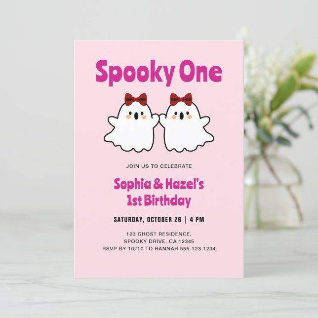 Invitation Éffrayant One Cute Twin Girls Halloween 1er annive (Debout devant)