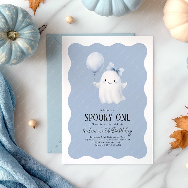 Invitation Éffrayant un 1er anniversaire Fantôme bleu ballon (Spooky One! Halloween themed 1st birthday party invitation for a boy with cute ghost with balloon)