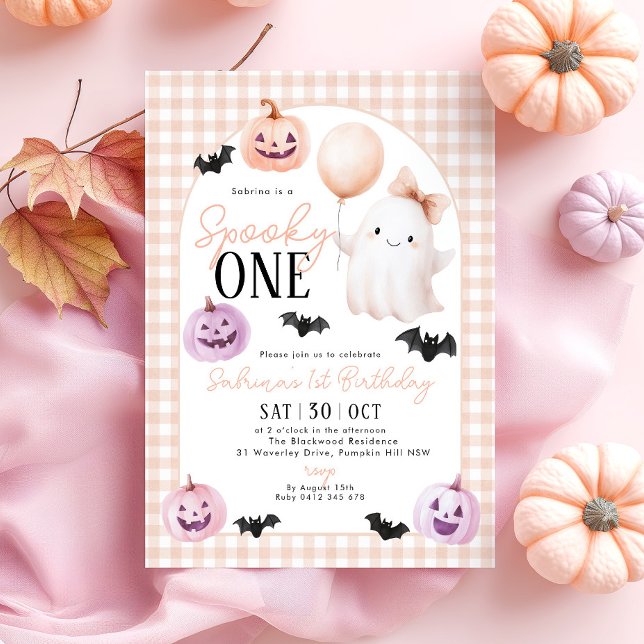 Invitation Éffrayant Un Halloween Ghost Orange 1er Anniversai (Spooky One! Orange Gingham Halloween 1st Birthday invitation with cute pumpkin, ghosts and bat. )