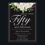 Invitation Elégant blanc floral cinquante et fabuleux anniver<br><div class="desc">Vos invités sauront que ce sera une fête spéciale en regardant cette invitation ! Ce design présente d'élégantes fleurs blanches sur un arrière - plan noir spectaculaire.</div>