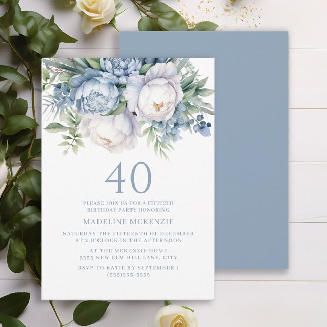 Invitation Elégant bleu bleu bleu blanc floral 40e anniversai (Dusty blue and white watercolor floral 40th birthday party invitation for women.)