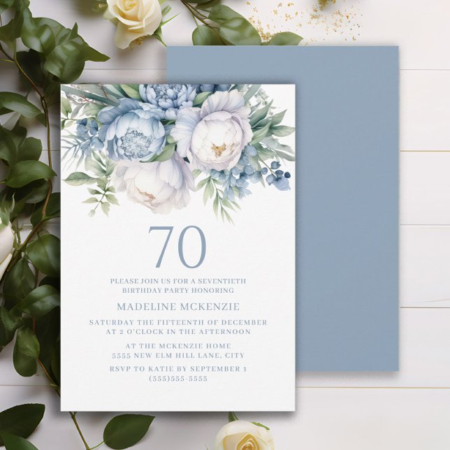 Invitation Elégant bleu bleu bleu blanc floral 70e anniversai (Elegant dusty blue and white watercolor floral 70th birthday party invitation)