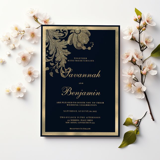 Invitation Elégant bleu marine or dentelle mariage (Elegant navy blue gold lace floral wedding)