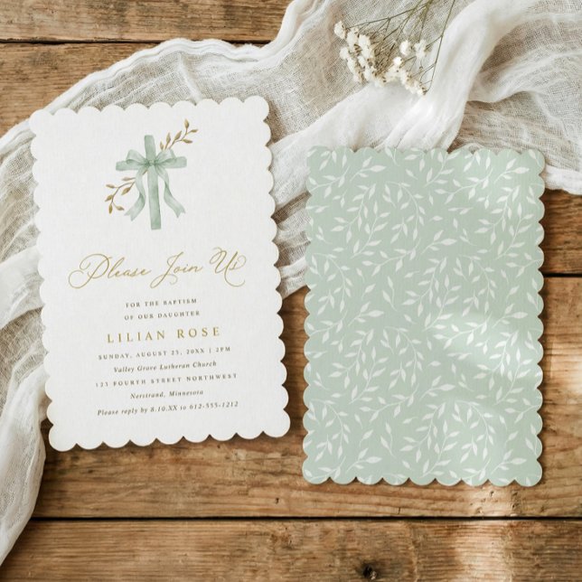 Invitation Élégant Croix à Ruban Vert de Sauge Aquarelle Bapt (Elegant baptism invitation with watercolor cross, sage green bow, and scalloped edge)
