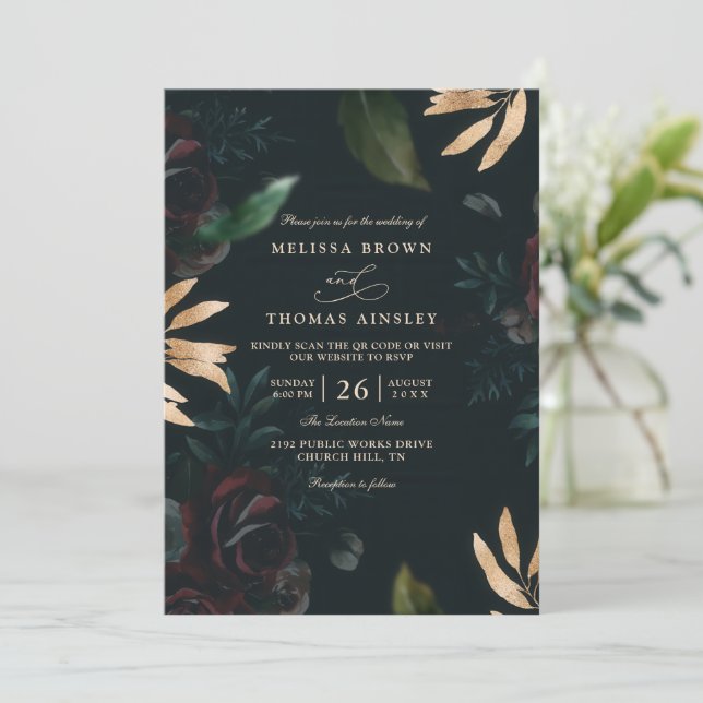 Invitation Elegant Dark Velvet Burgundy Rose QR Code Wedding (Debout devant)