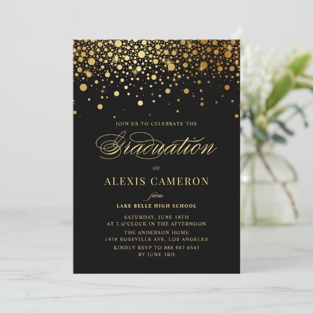 Invitation Elégant Faux Gold Foil Confetti Black Graduation (Debout devant)