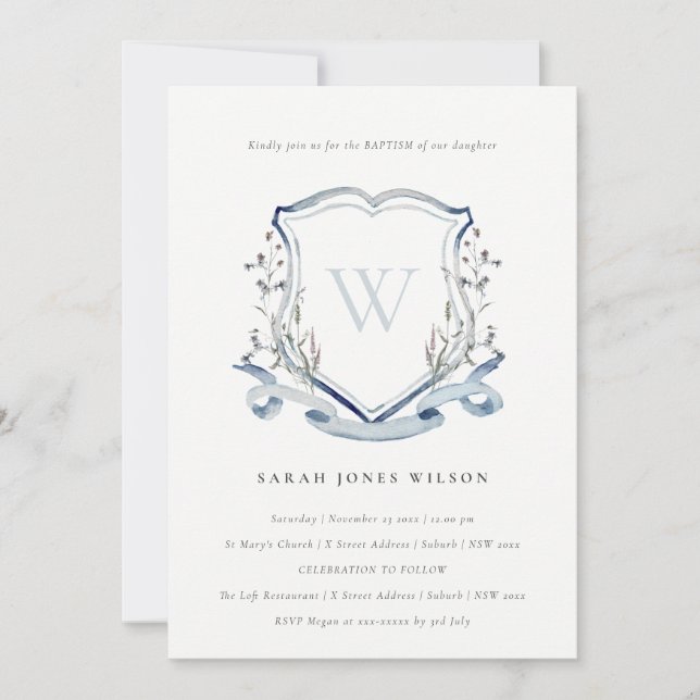 Invitation Élégant Fleur sauvage Bleu Monogramme Crest Baptêm (Devant)