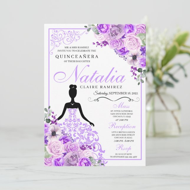 Invitation Elégant Lilac violet Floral Quinceanera Anniversai (Debout devant)