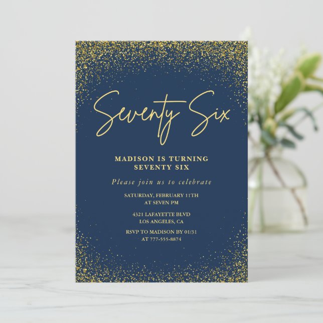 Invitation Élégant Luxe Navy Or Pailleté 76e anniversaire (Debout devant)