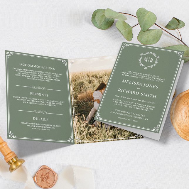 Invitation Élégant Mariage au Monogramme Vert Sauge et Blanc (Créateur téléchargé)