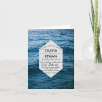 Élégant mariage aux vagues de la mer bleue navale
