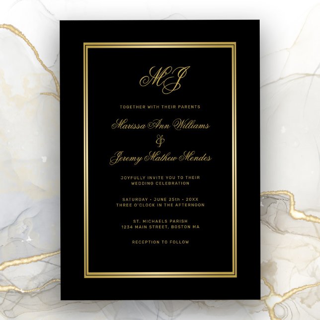 Invitation Élégant Mariage de script de monogramme d'or noir (Elegant Black and gold wedding invitation.)