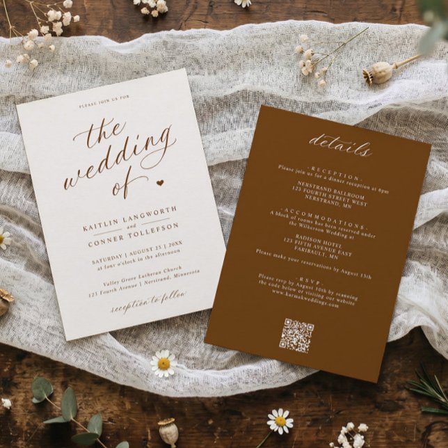 Invitation Élégant Mariage Script Brun & Crème Tout en Un (Cream wedding invitation with brown calligraphy, classic typography and heart accent.)