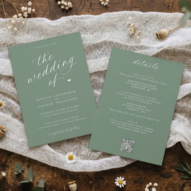 Invitation Élégant Mariage Tout en Un Écriture Vert Sauge (Sage green wedding invitation with white script, elegant typography and heart design.)