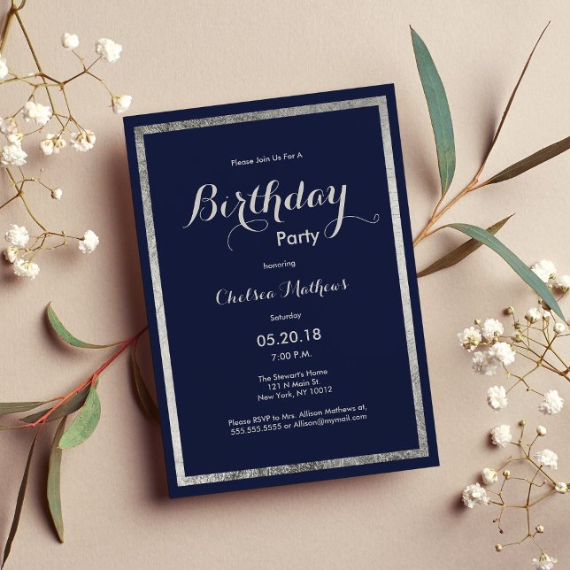 Invitation Elégant marine moderne bleu faux argent Anniversai (Elegant modern navy blue faux silver Birthday Invitation)