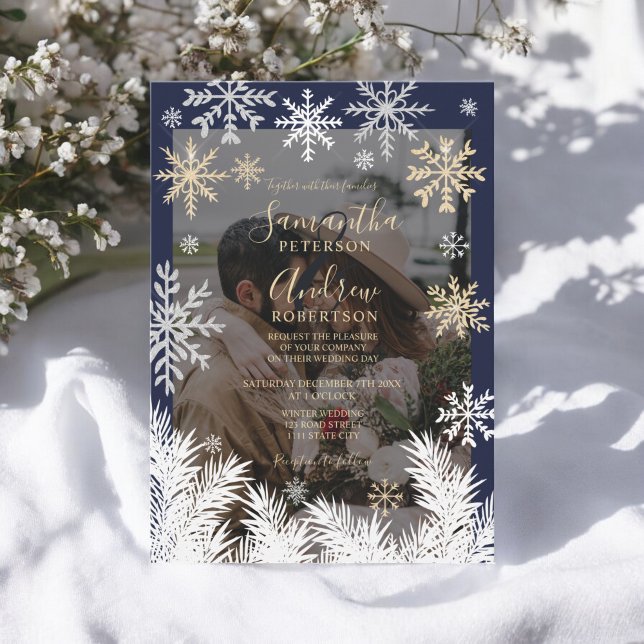 Invitation Elégant Marine Rustique Snowflakes Mariage d'hiver (Elegant Navy Rustic Winter Snowflakes Wedding Invitation)