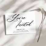 Invitation Elégant minimaliste moderne noir blanc Anniversair<br><div class="desc">Invitations amis et famille à célébrer avec cette invitation moderne et chic d'anniversaire. Avec son écriture audacieuse et élégante associée à une typographie épurée et minimaliste, ce design est parfait pour des anniversaires d'étape, des réunions intimes ou des célébrations sophistiquées. L'esthétique en noir et blanc assure un charme intemporel, ce...</div>