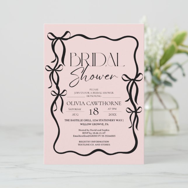 Invitation  Elegant Modern Black Bow Bridal Shower (Debout devant)