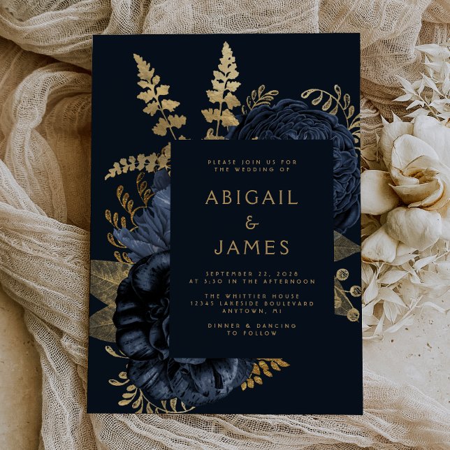 Invitation Élégant Moody Dark Floral Navy Mariage bleu or (The perfect choice for a romantic navy blue and gold themed wedding.)