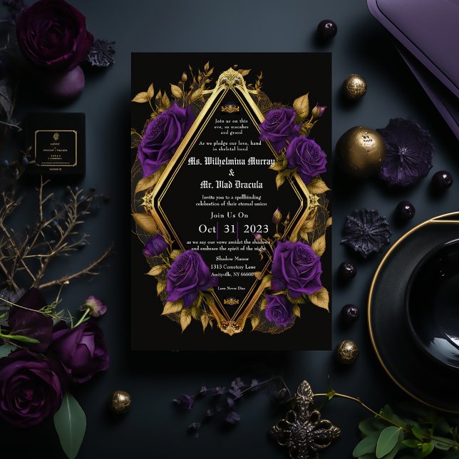 Invitation Élégant Moody Purple & Gold Mariage gothique (Elegant Gothic Purple and Gold Wedding Invitation)