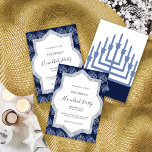 Invitation Élégant Motif du parti Hanoukka Menorah<br><div class="desc">Ce design s'inspire du contraste entre le jour et la nuit,  avec des tons bleus rappelant la lune et blancs comme le jour.</div>