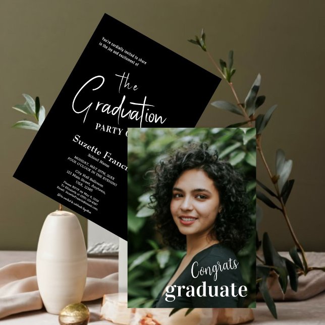 Invitation Élégant Noir Blanc Script Typographie Graduation (Announce your success in style with our elegant graduation invitations! )