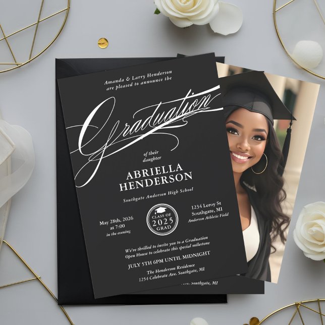 Invitation Élégant noir et écriture formelle pour la remise d (Black and White Elegant Graduation Announcement and Invitation)