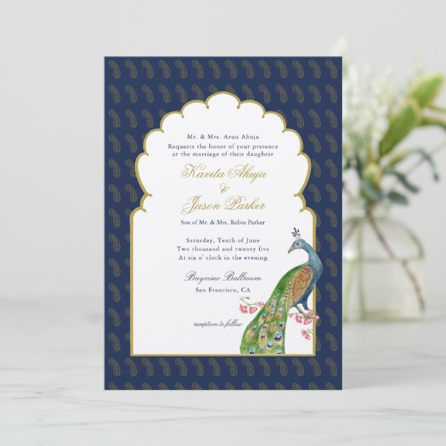 Invitation Elégant Peacock Indian mariage Navy bleu (Debout devant)