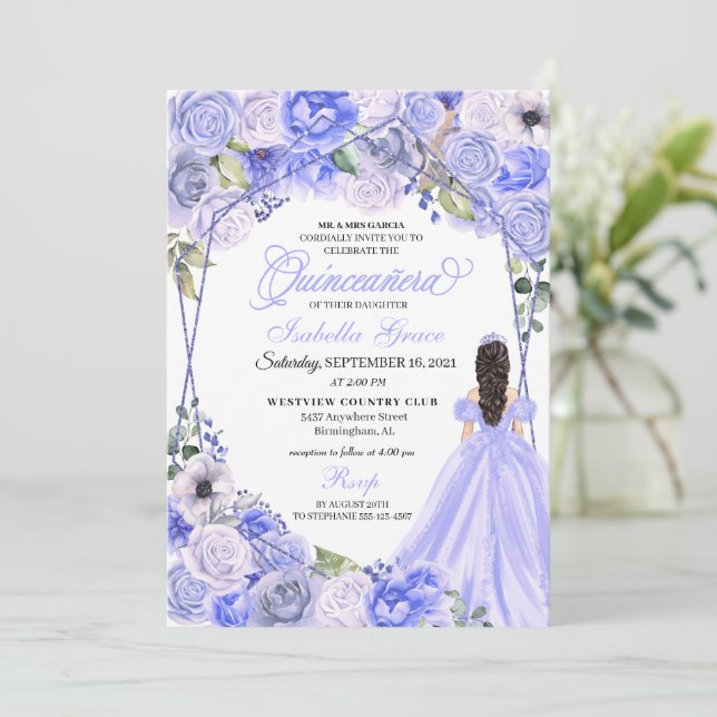 Invitation Élégant Périwinkle bleu Floral Quinceanera Invitat (Debout devant)