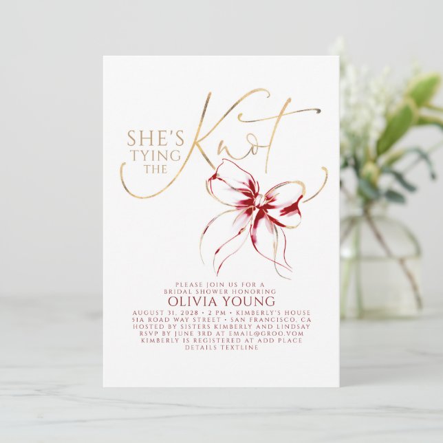 Invitation Elegant Red Bow She's Tying The Knot Bridal Shower (Debout devant)