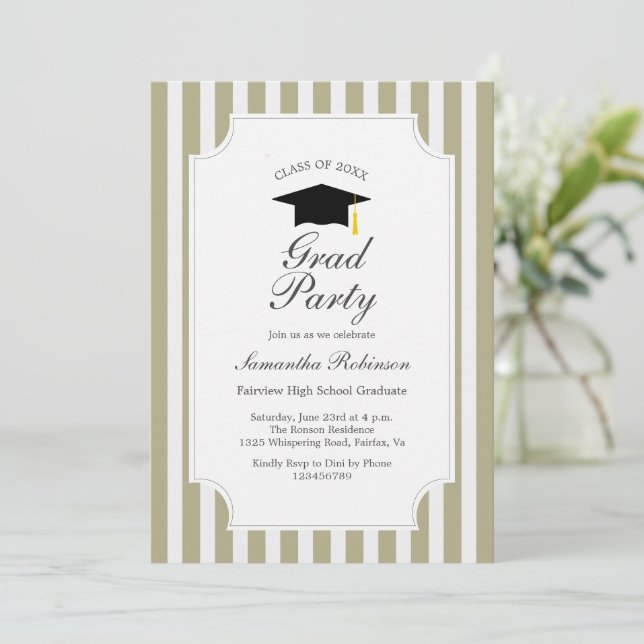 Invitation Elégant Sage green Stripes Graduation Party (Debout devant)