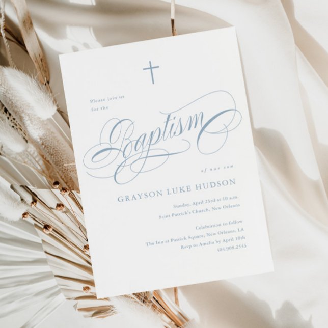 Invitation Élégant Script Calligraphie Dusty Blue Boys Baptêm (Elegant Script Dusty Blue Boys Baptism Invitation.)