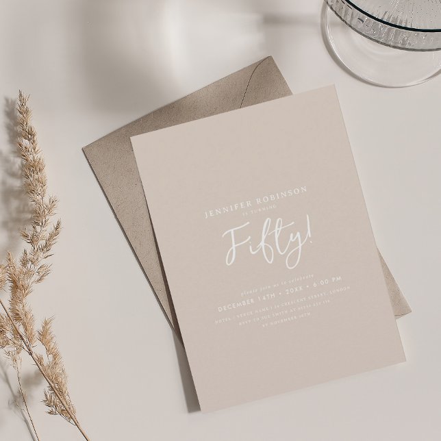 Invitation Élégant Script moderne 50e Anniversaire Champagne (Elegant Modern Script 50th Birthday Champagne Invitation)