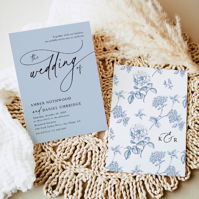 Invitation Élégante calligraphie Dusty Blue Monogram Mariage (Créateur téléchargé)