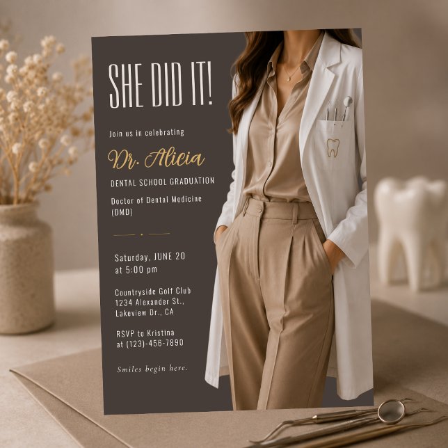 Invitation élégante de remise de diplôme dentaire (Luxury dental graduation invitation with elegant mocha tones for future dentists.)