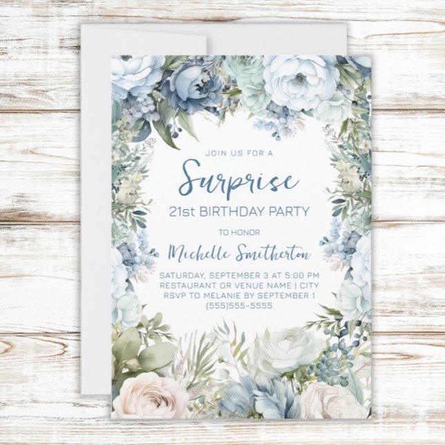 Invitation Elégante Dusty Blue Floral Surprise 21e anniversai (Dusty blue watercolor floral and sage green leaves surprise 21st birthday party invitation)