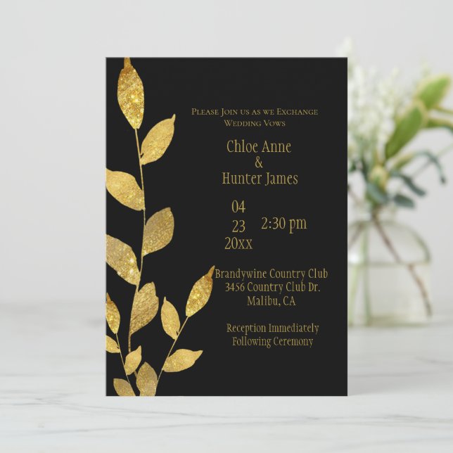 Invitation Elégante feuille d'or noir moderne Mariage chic (Debout devant)